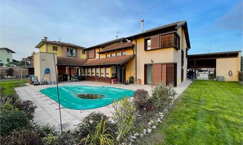 Splendida casa con piscina ad Oviglio